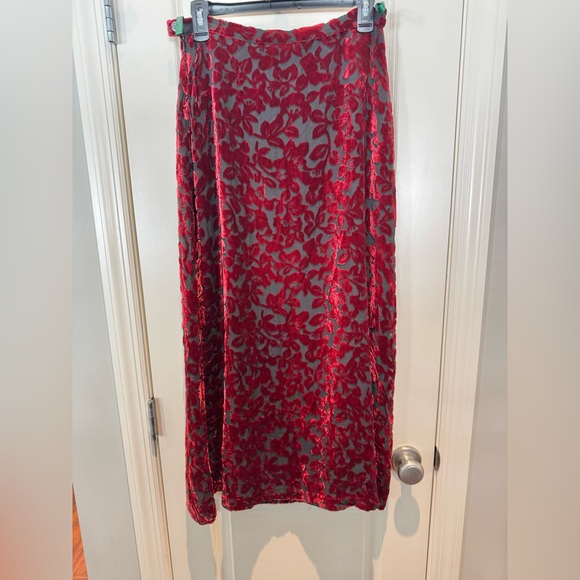 Valentine’s Day Vintage Laura Ashley Velvet Top & Skirt Size 8-10 - Picture 10 of 14